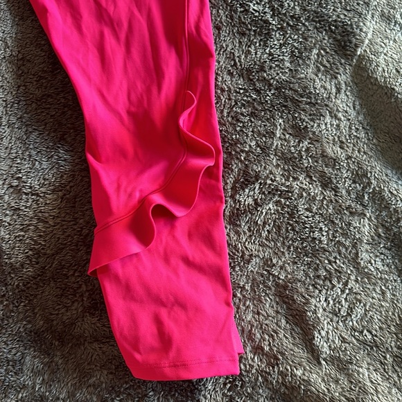 Gorgeous URBAN SAVAGE ruffle bottom leggings size L - Picture 5 of 6